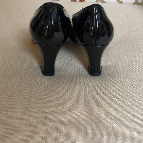 Patent leather pumps - Picture 3 of 4